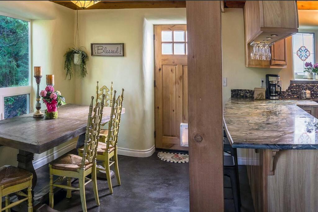 Villa European Style Straw Bale Retreat à Ashland Extérieur photo